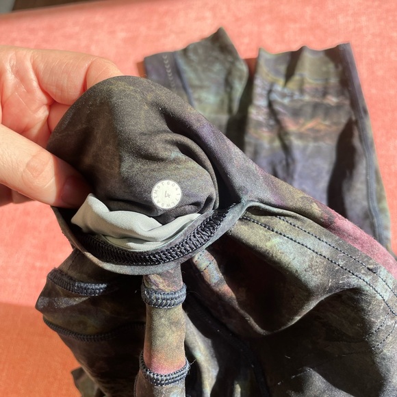 Lululemon Fast & Free 7/8 - size 4 - Radiant Multi - Picture 3 of 6